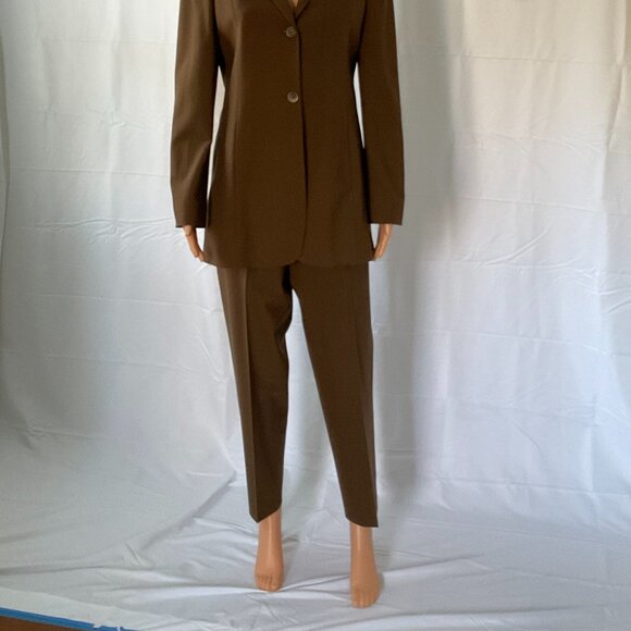 Jones NY Brown 2-piece Pant Suit. Size 6. Chic/Timeless - Picture 2 of 9